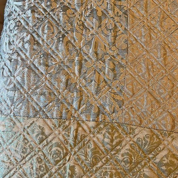 Coverlet: Vintage High-end Queen Bed Cover—Double Diamond Quilting! - Picture 6 of 16